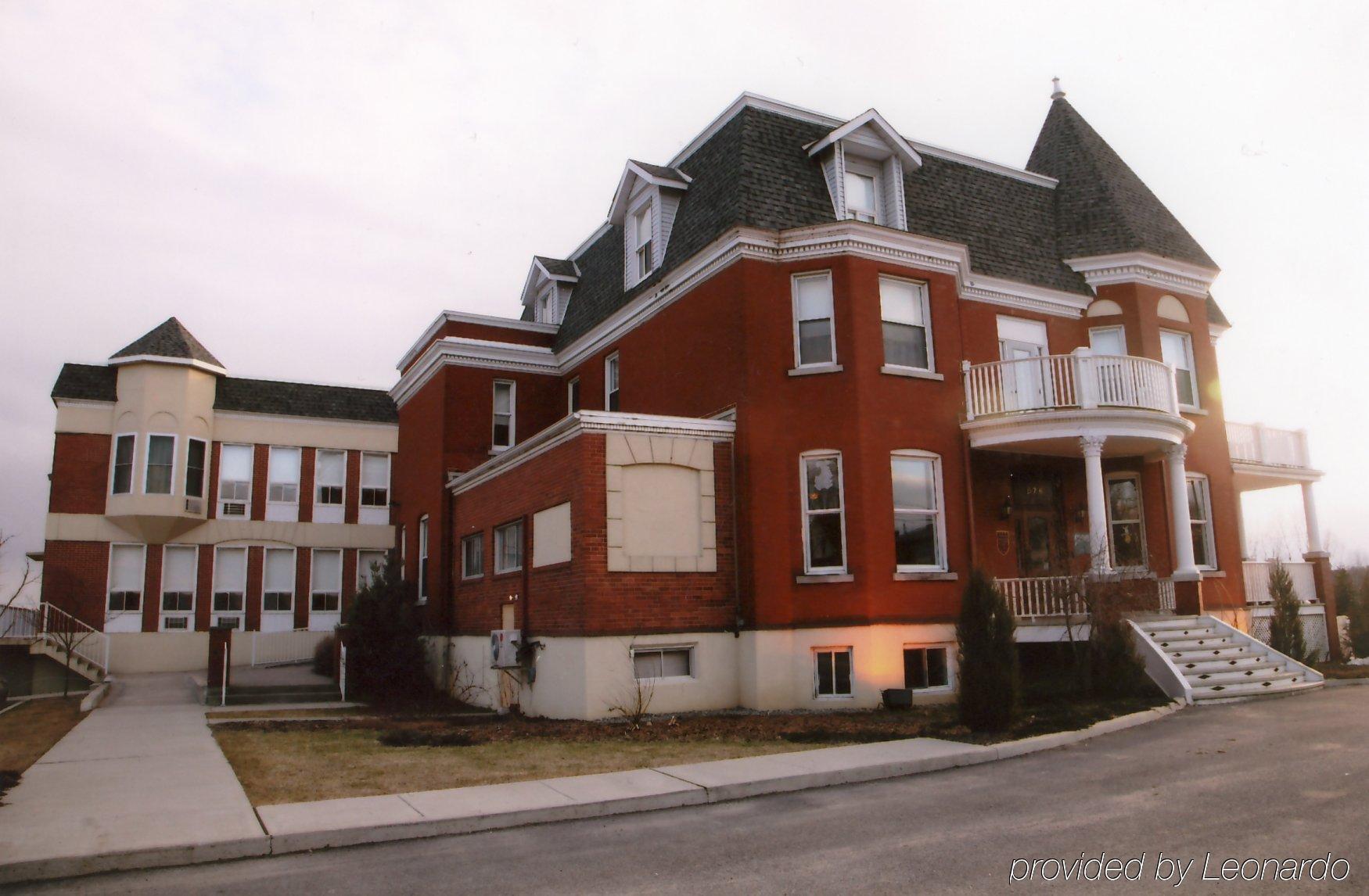 Auberge Montebello Exterior photo